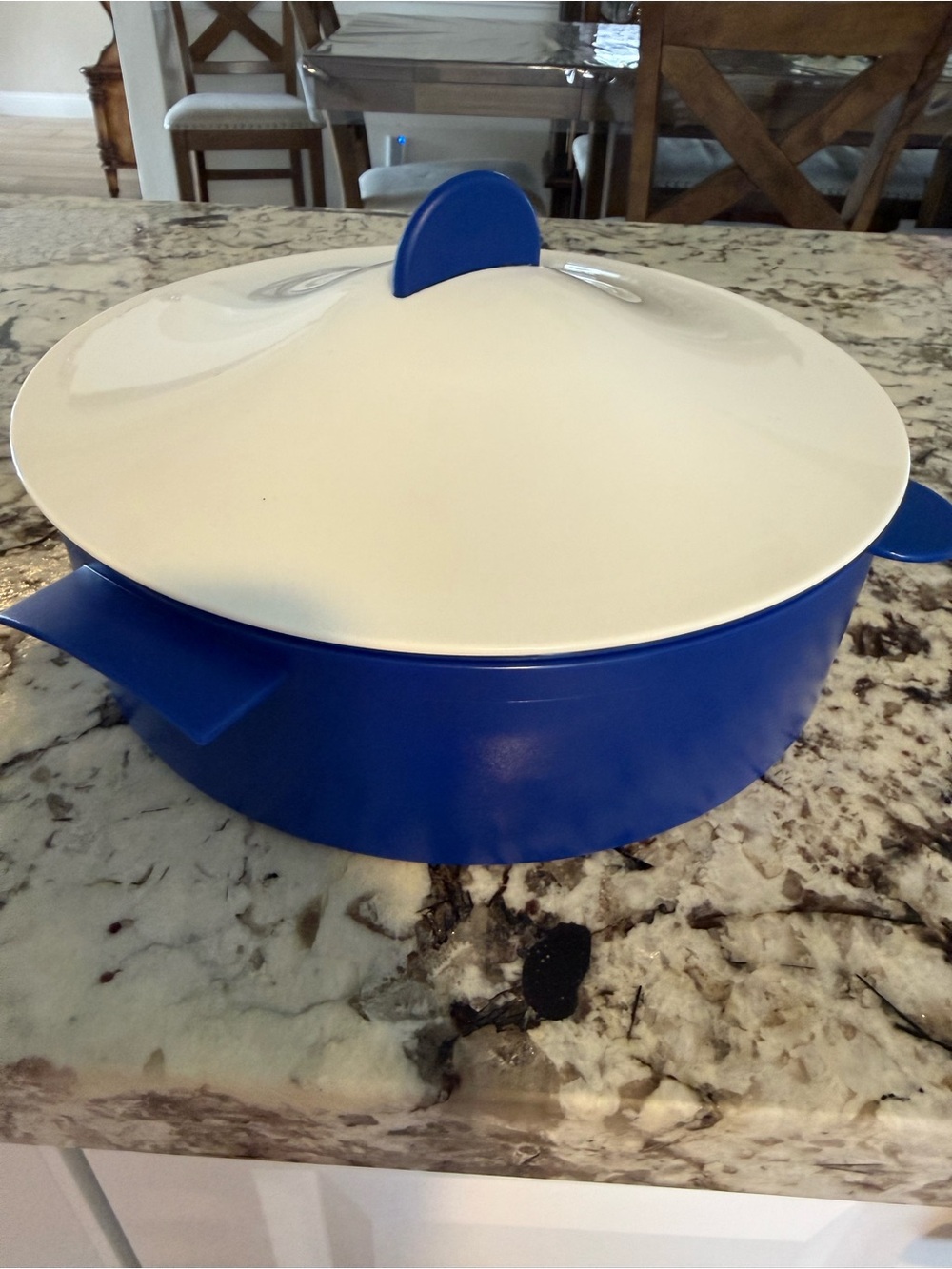 Tupperware Blue and White Covered Serving Bowl with Handle